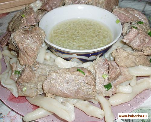 Чеченские галушки с мясом и чесночным соусом