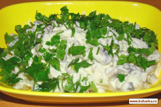 Рецепт Салат из шампиньонов и зеленого горошка