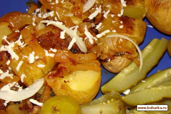 Рецепт Картошка запеченая в фольге под жаренным луком и салом