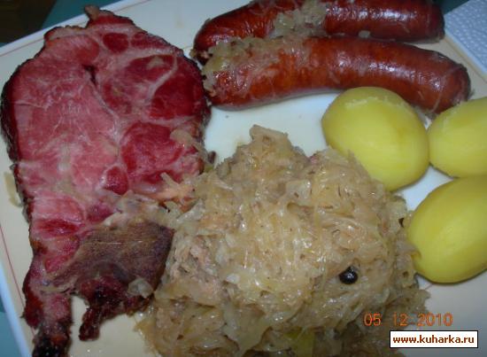 Рецепт Кислая (квашеная) капуста с копчёной присоленной свининой и копчеными колбасками.