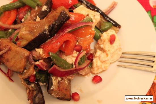 Рецепт Средиземноморский салат с фетой и гранатовой заправкой