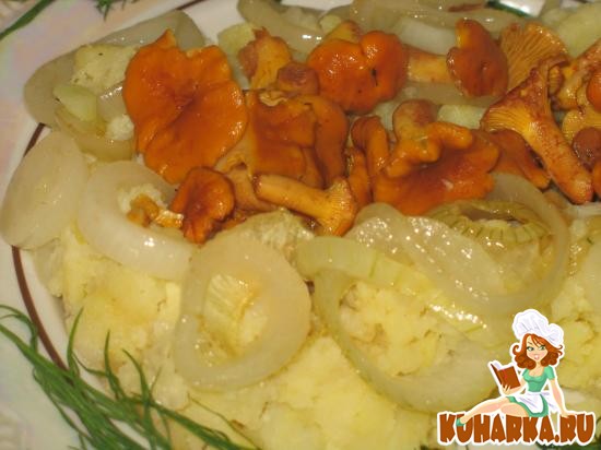 Рецепт «Гнездышки» из картофельного пюре и жареного лука с лисичками