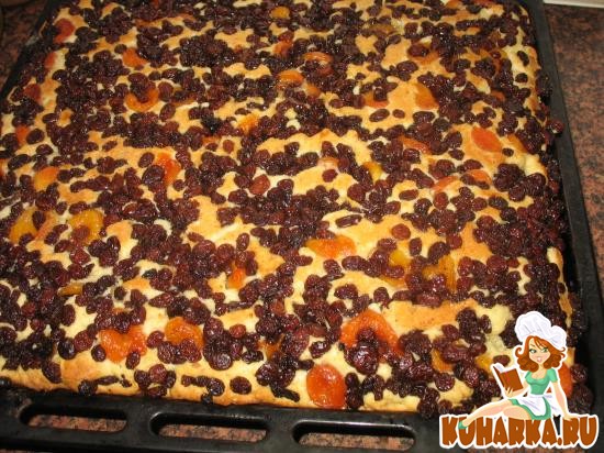 Рецепт Пирог из дрожжевого творожного теста с орехами и сухофруктами